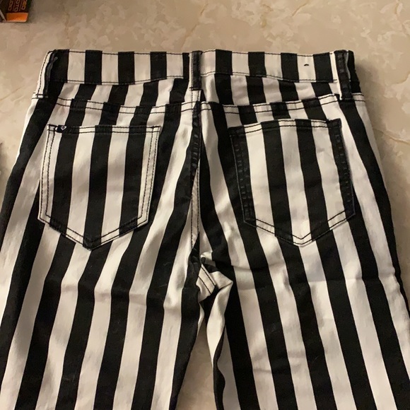 HOT TOPICS-Blackheart🌚🖤🎉💋 - Picture 10 of 10